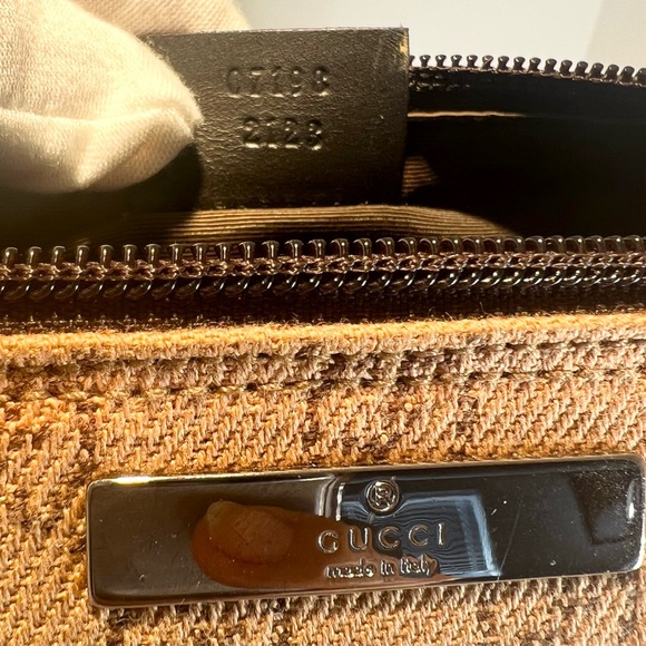 ❌SOLD❌ Gucci Brown Monogram Boat Pochette - Picture 6 of 6